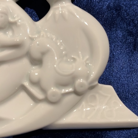 1978 Haviland Christmas ornament France "Sledding Angel" Discontinued - Picture 4 of 10